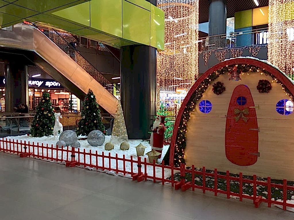 ahsap-bungalov-otel-hobbit-evi-cocuk-oyun-parki-avm-etkinlik