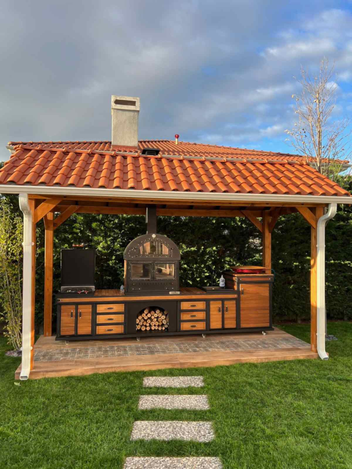 ahsap-satis-büfesi-kiosk-hobi-evi-workshop-kamelya-ardiye-depo-guvenlik-kulubesi