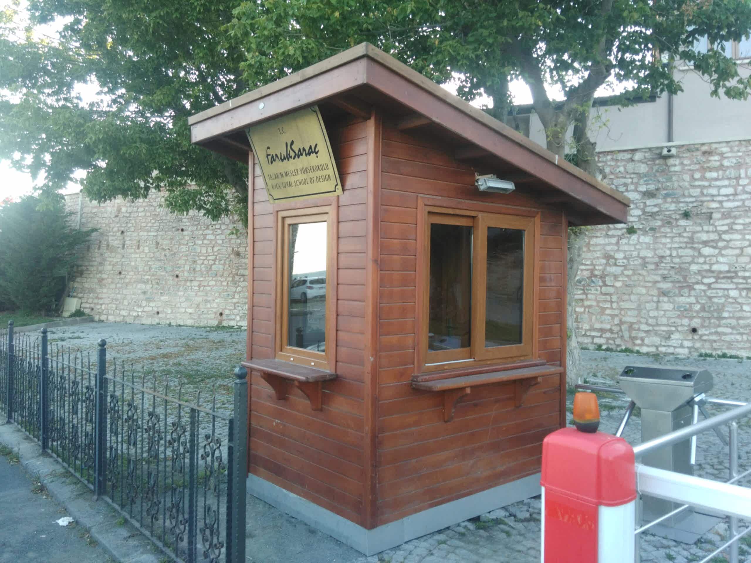 İSTANBUL AHŞAP GÜVENLİK KULÜBESİ AHŞAP BEKÇİ KULÜBESİ AHŞAP SATIŞ OFİSİ KIOSK, AHŞAP SATIŞ BÜFESİ AHŞAP BİLET GİŞESİ ahsap-tarihi-eser-restorasyon-guvenlik-bekci-kulubesi-satis-ofisi-bilet-gisesi